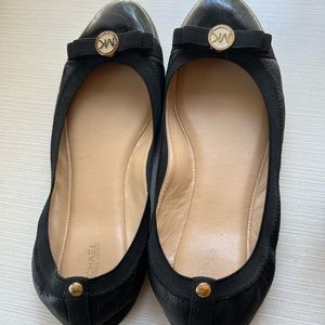 Cute Michael Kors flats size 10